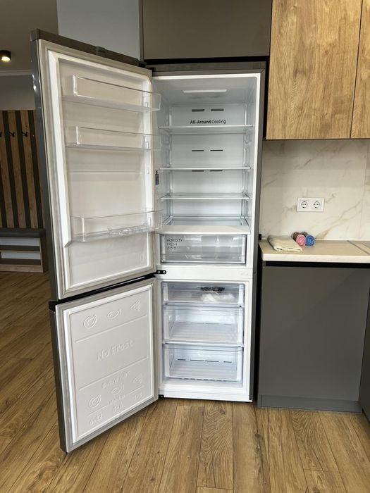 Подобово!2-х кімнатна квартира . Центр.вул. Коновальця 37