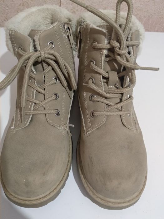 Продам демисезонные ботинки для девочки р. 31, стелька 20 см.