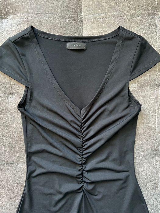 Чорна сукня міді Vero moda читай опис