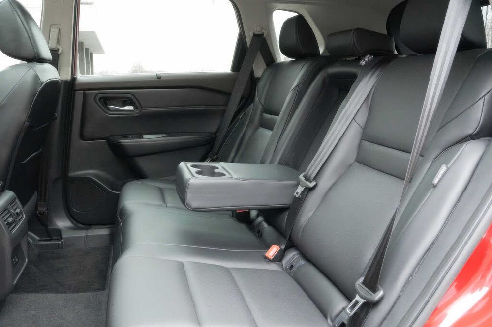 Nissan Rogue SV      2023