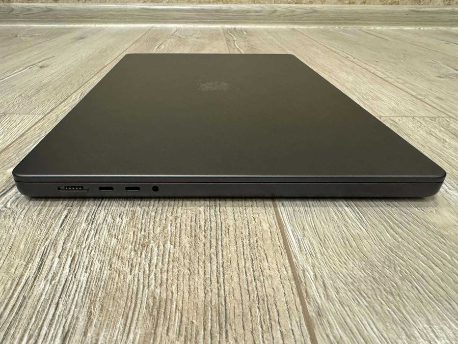 MacBook Pro 16.2 M3 Pro 18Gb/512GB Space Black (MRW13)