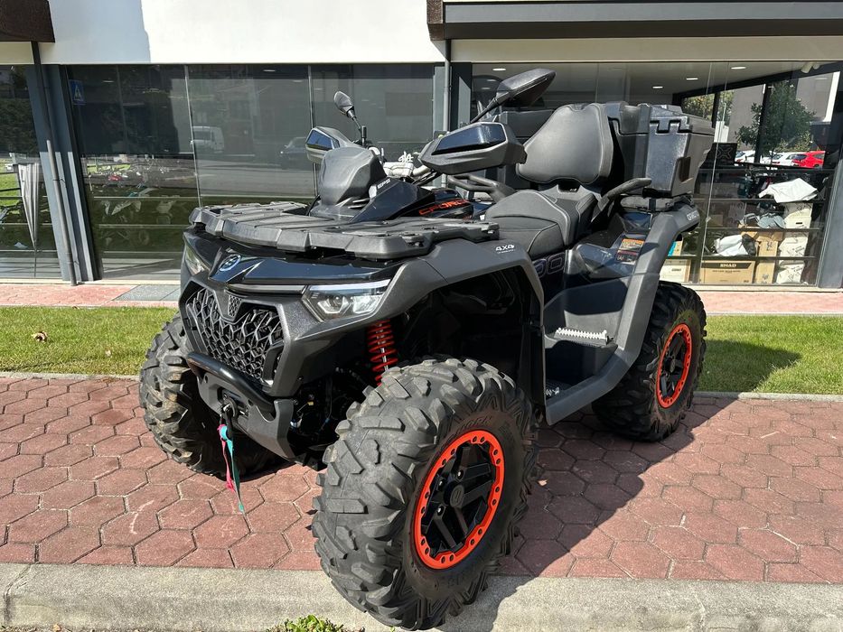 CF Moto C Force deslimitada, top case, pneus maxxis