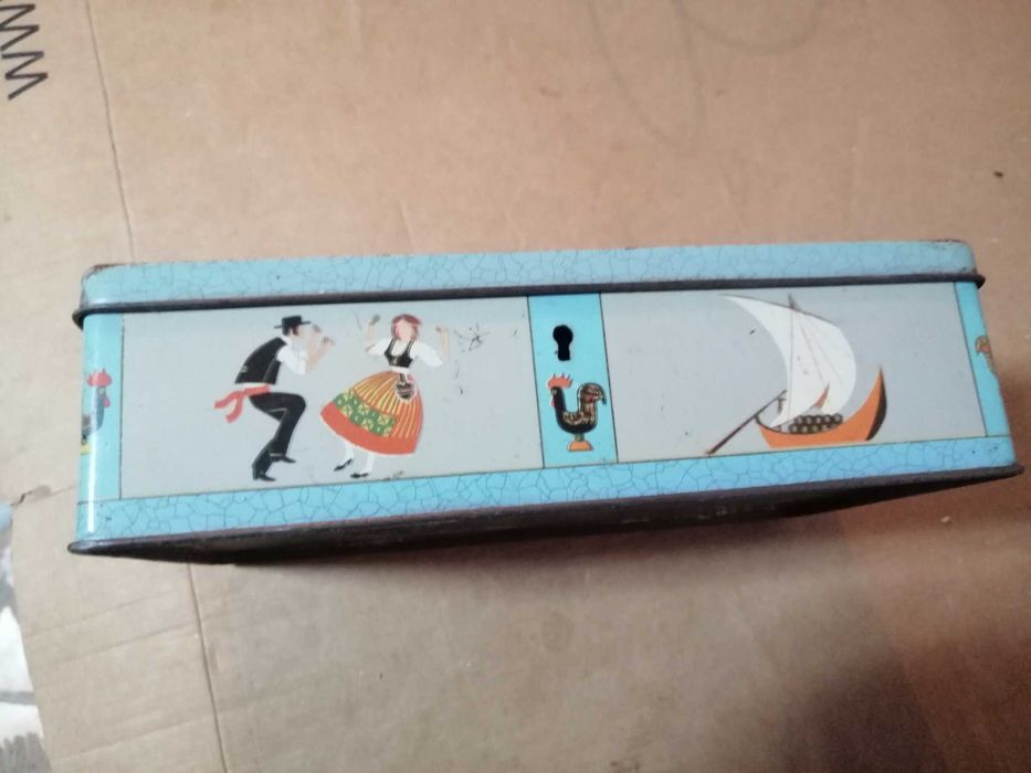 Caixa de  metal . Bolachas  triunfo