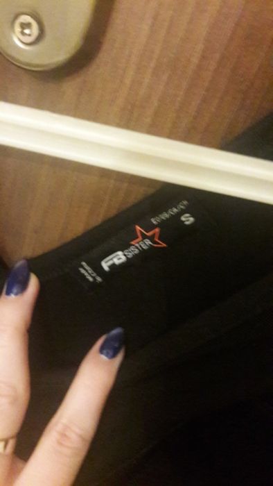 Mała czarna z przeswitami