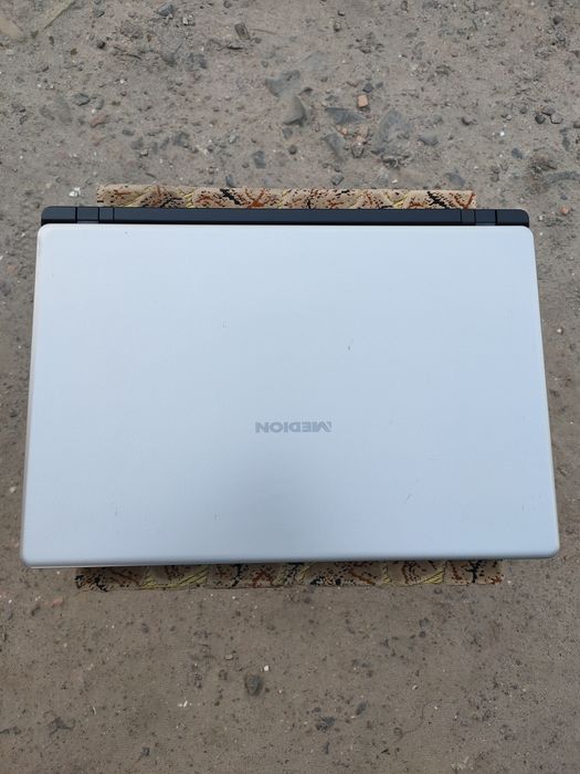 Ноутбук Medion akoya e6436