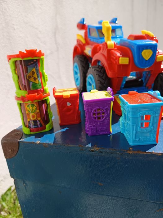 Pack SuperZings: Camião Monster Roller+ 36 Bonecos e lata própria +...