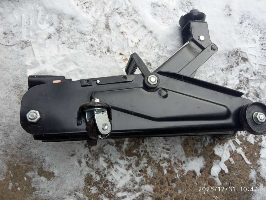 Домкрат підкатний  німеччина