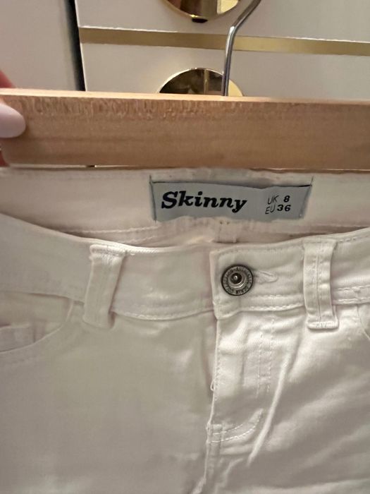 Białe dżinsy jeansy skinny rurki New Look rozm. 34 nowe