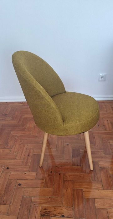 Conjunto mesa de sala e  4 cadeiras