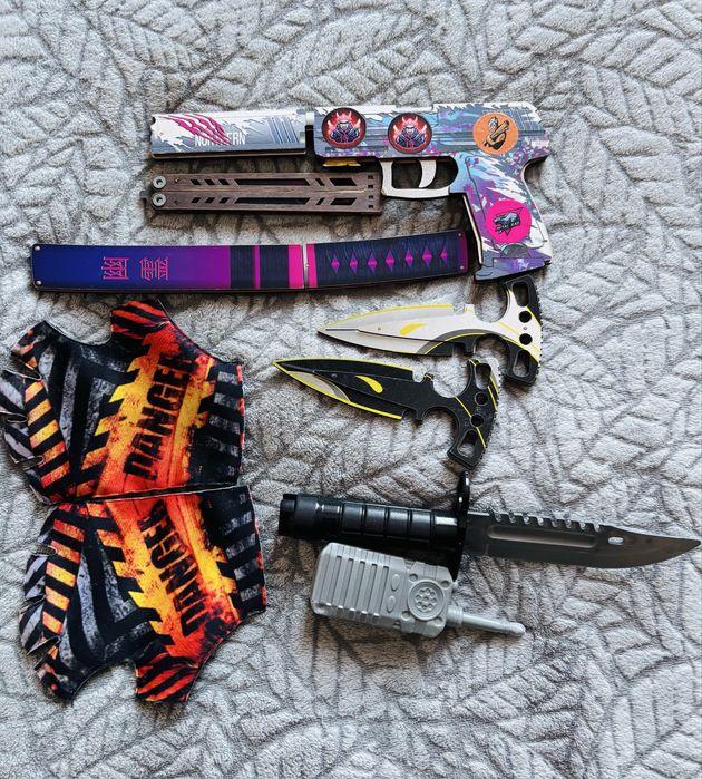 Standoff зброя, ніж пістолет, рація, рукавиці