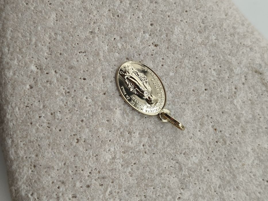 Złoty cudowny medalik