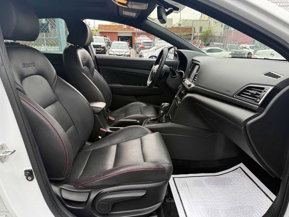 Hyundai Elantra Sport      2017