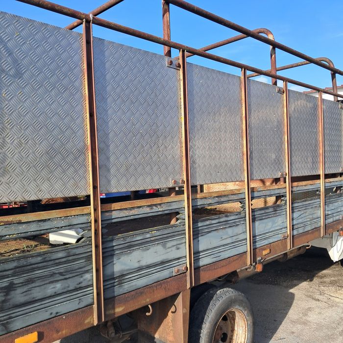 Caixa de carga    para transporte  de animsis  vivos