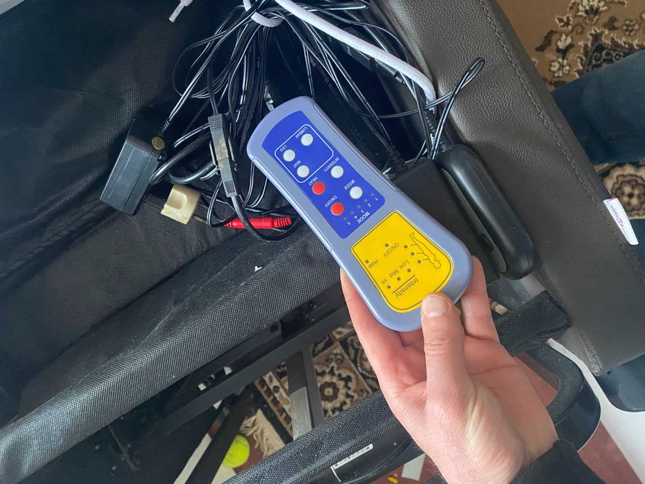 Крісло реклайнер з пультом