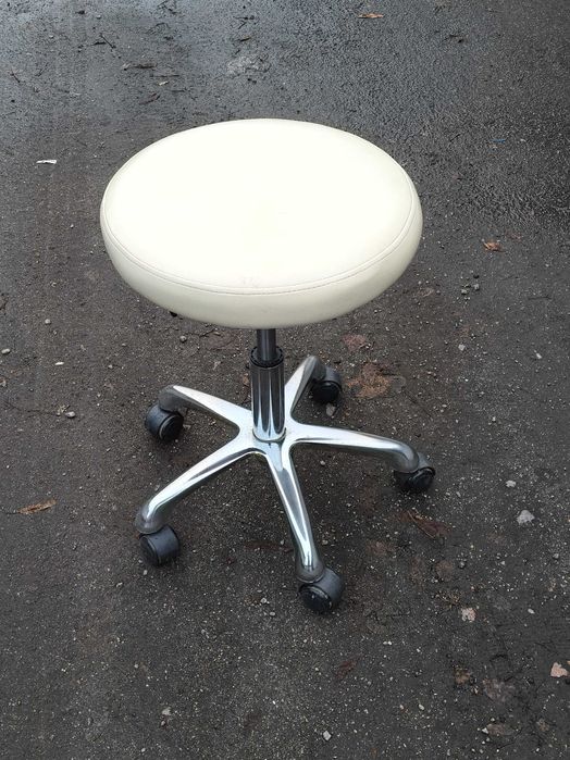 Стульчик маникюрный /для косметолога