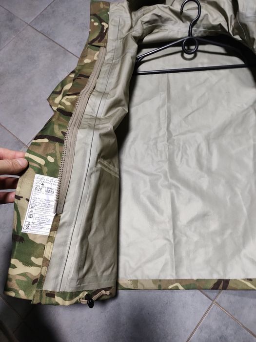 Мембранна куртка армії Великобританії.
Оригінальна непромокальна мембр