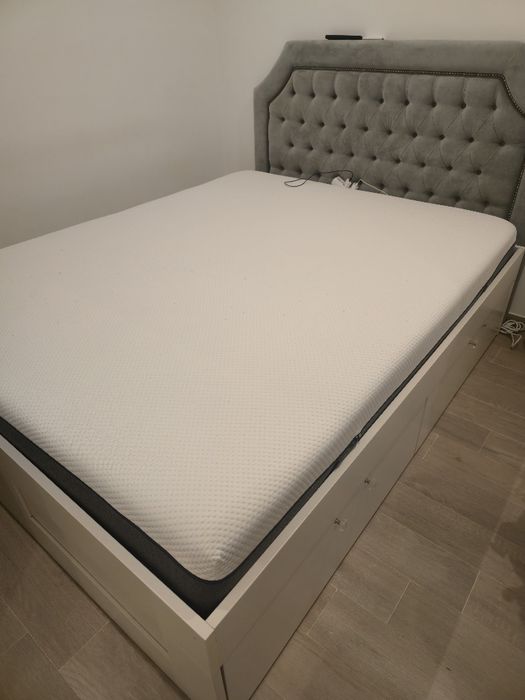 Cama com gavetas e cabeceira estufada 160x200