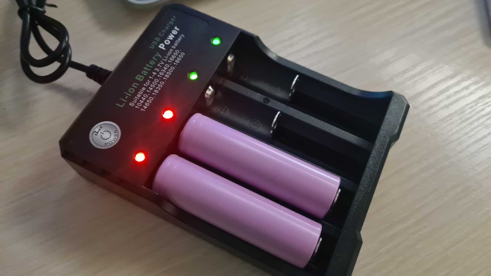 Блок для заряду батарей (max 18650)