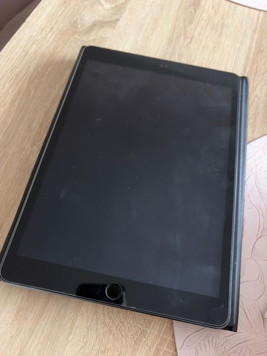 Ipad 9th generacji 10,2 + Apple Pencil 1 + etui z klawiaturą