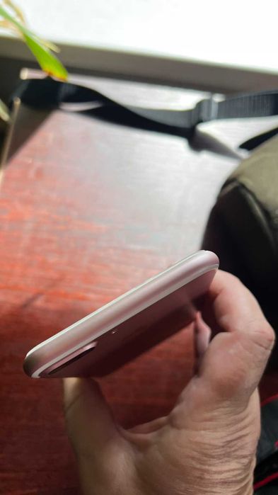 Телефон рожевий Apple Iphone 7 plus  32GB Rose Gold