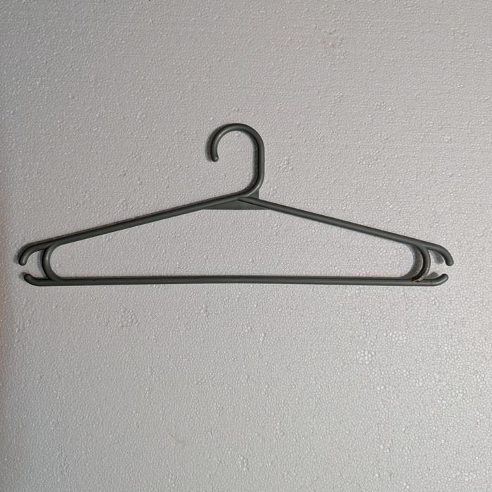 Вішаки пластикові