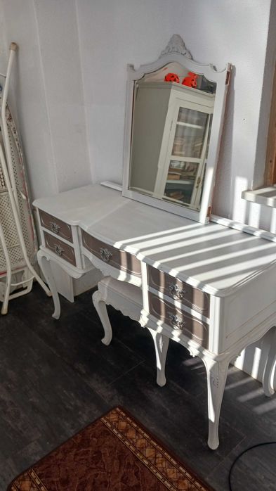 Toucador antigo em madeira maçiça