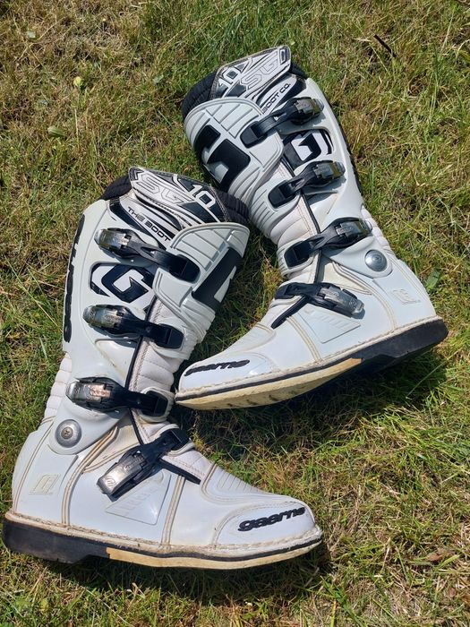Мотоботи крос єндуро Leat Alpinestars TCX Sidi Oneal Gaerne Tech Fox Thor
GaOnesl erne SG12 O'neal Tech