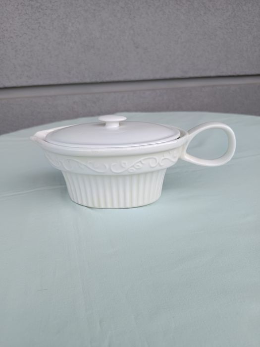 Porcelanowa sosierka