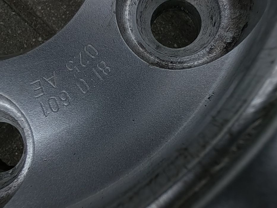 16" Audi A4 B5 B6 B7 8E0 Małysz Z kapslami S-Line VW Sharan Golf Gti Caddy Touran  Skoda Octavia Superb Eos OEM ORYGINAŁ Audi NR74