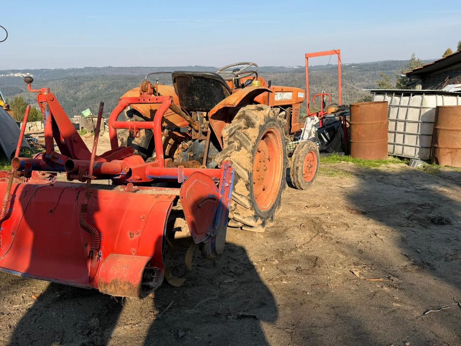 kubota L2000 em bom estado
