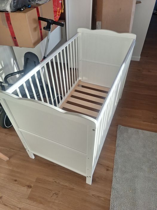 Cama/berço de Bebé com gaveta para arrumação