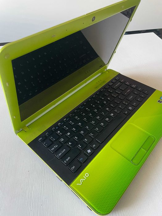 Laptop Sony Vaio, 14 calowy, zielony