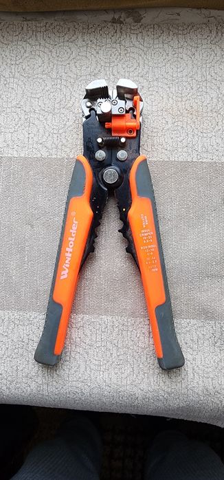 Стриппер,  зачистка проводів.