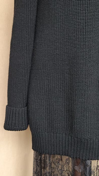 В'язаний довгий светр  з 100 меринос й мереживна спідниця