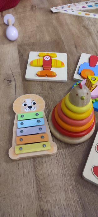 Zestaw drewnianych układanek