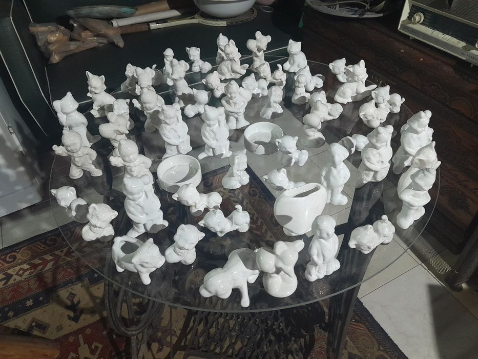 Lote de 60 bonecos em porcelana