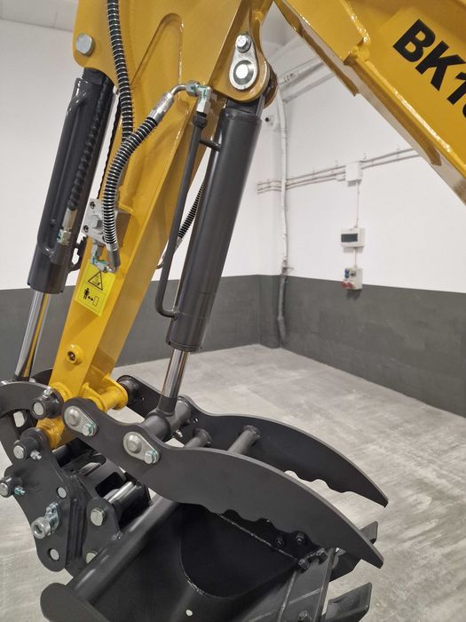 Minikoparka Berger Kraus BK1800KJSR z kabiną silnik KUBOTA 1700kg