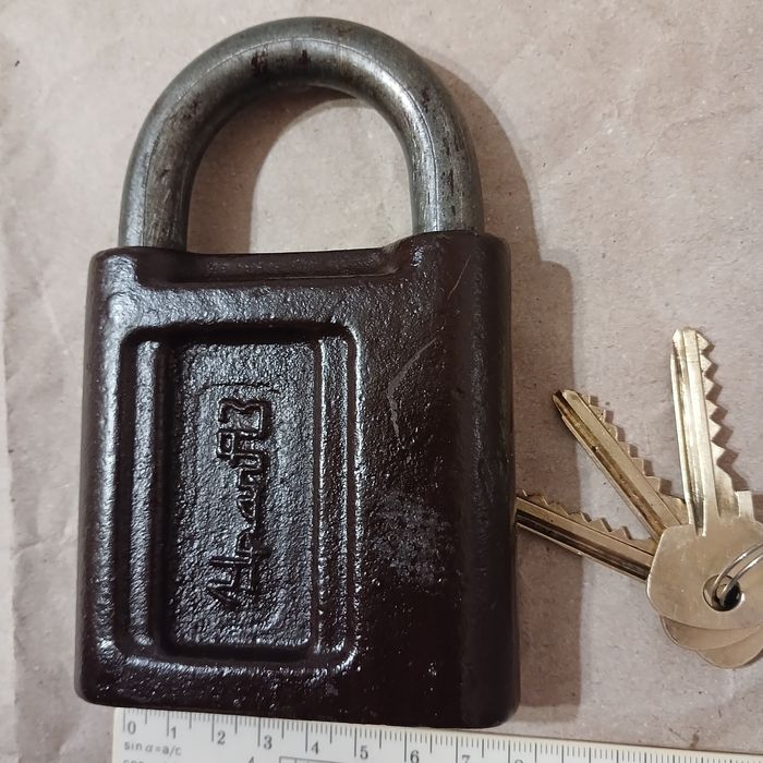 Амбариний,великий навісний  замок "УралАЗ"