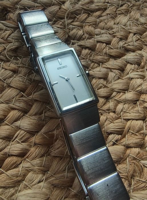 Годинник жіночий Seiko 1N00-6J30 R1 (кварцевий) металевий браслет гарн