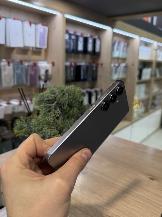 Б/у Samsung Galaxy S25 12/128Gb Silver | USA