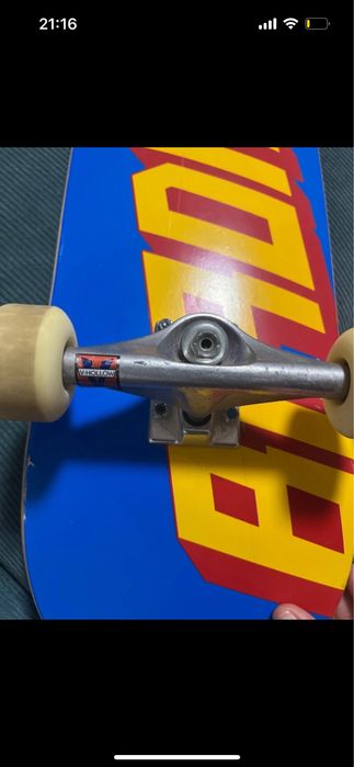 Skateboard Birdhouse/Bones/Venture