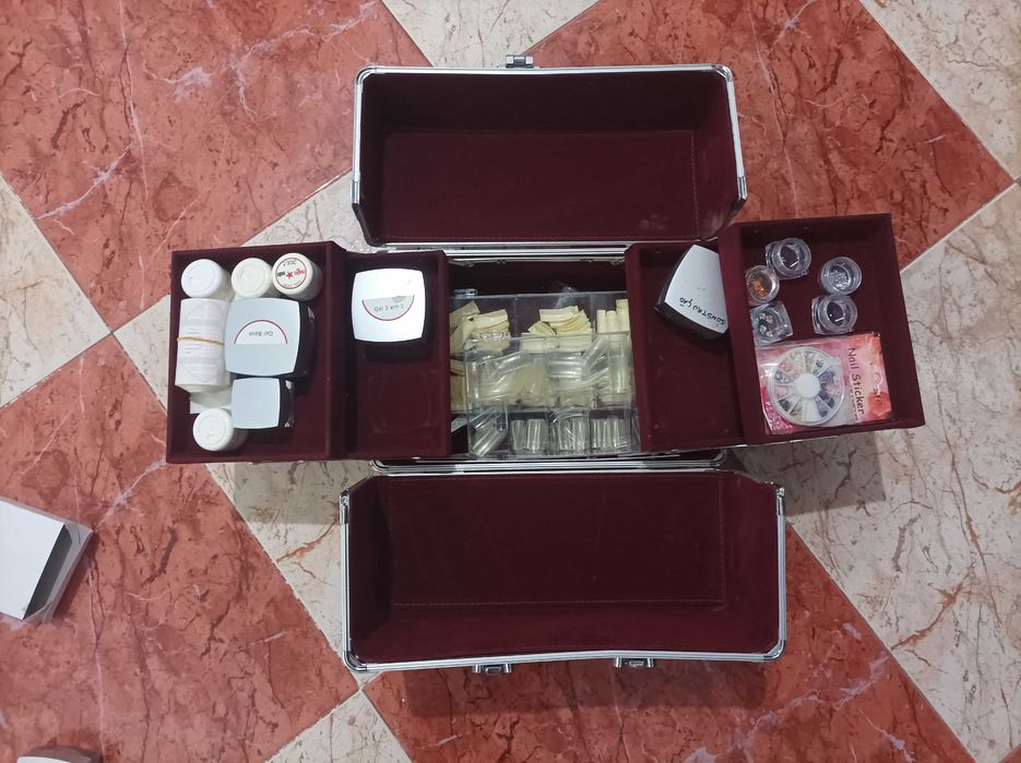 Mala manicure (esteticista)