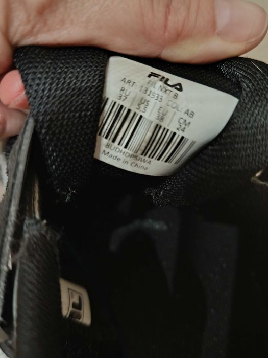 Продам дитячі кросівки.