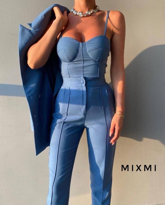 Стильний жіночий костюм трійка