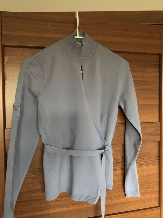 Sweterek półgolf kopertowy z paskami jasny niebieski 36/S