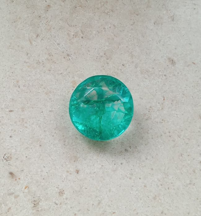 Esmeralda de 9.85 quilates – Round Cut (13.7 mm)