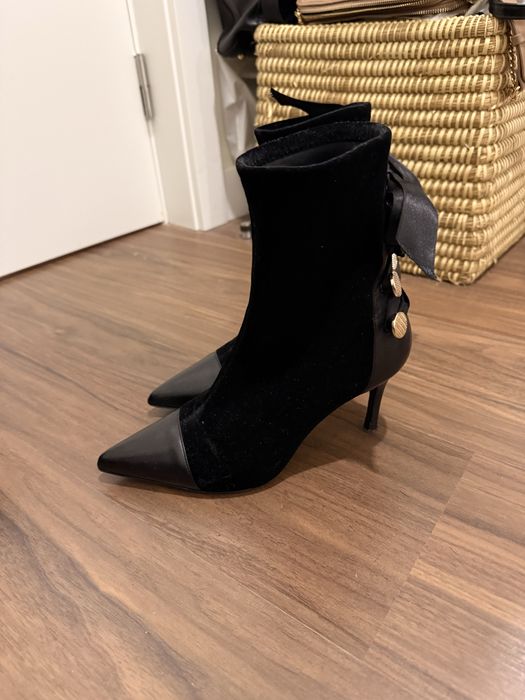 Botins pretos pele e veludo Marca Helsar