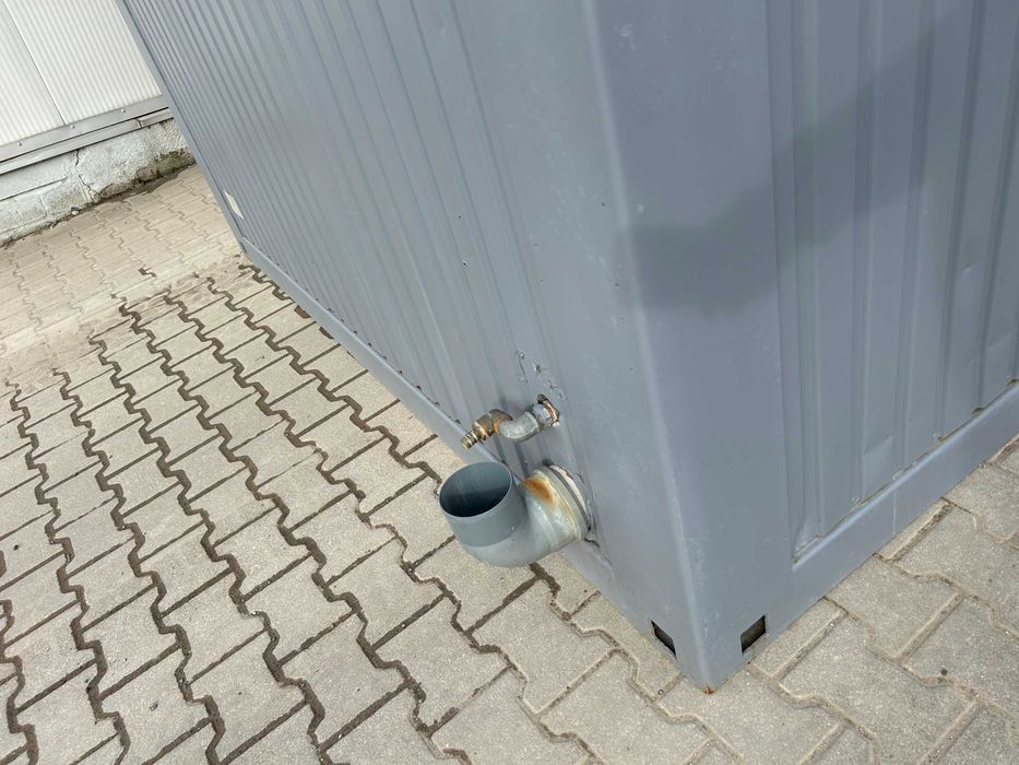Kontener sanitarny z WC i umywalkami