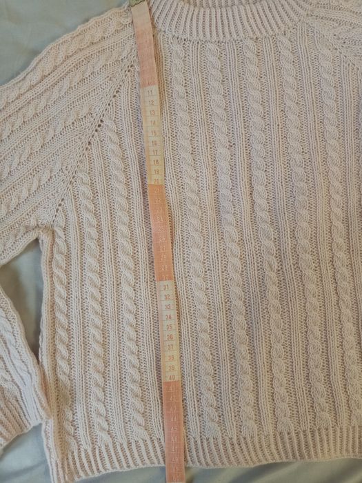 Sweter robiony na drutach