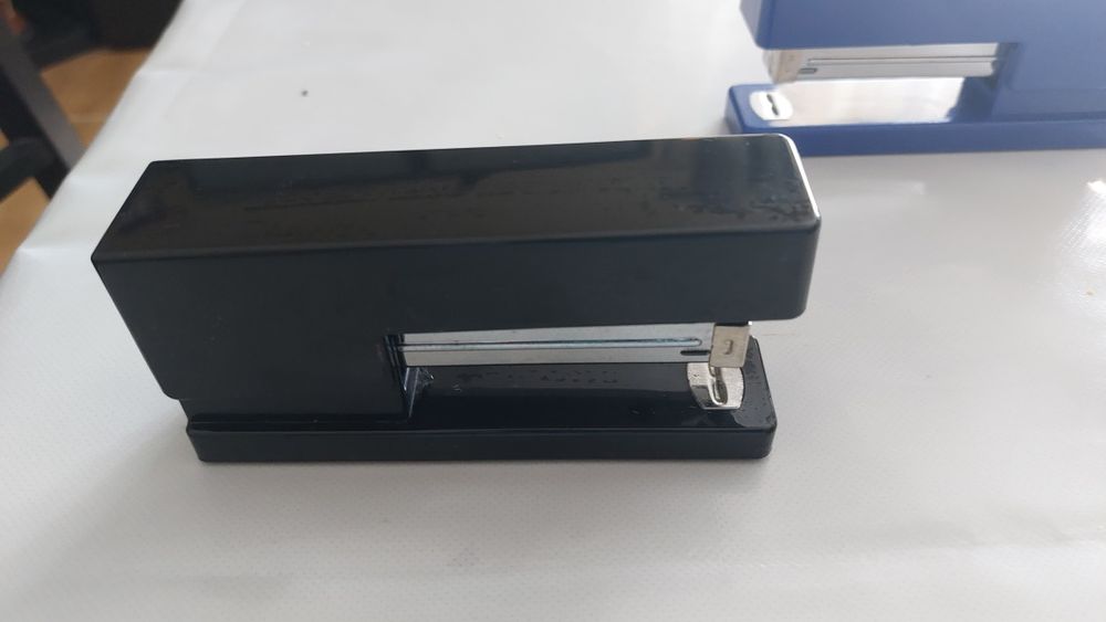 Agrafador de escritório Preto e/ou Azul